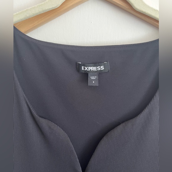 Express Body Contour Ribbed V-Wire Ruffle Mini Dress - Picture 6 of 7